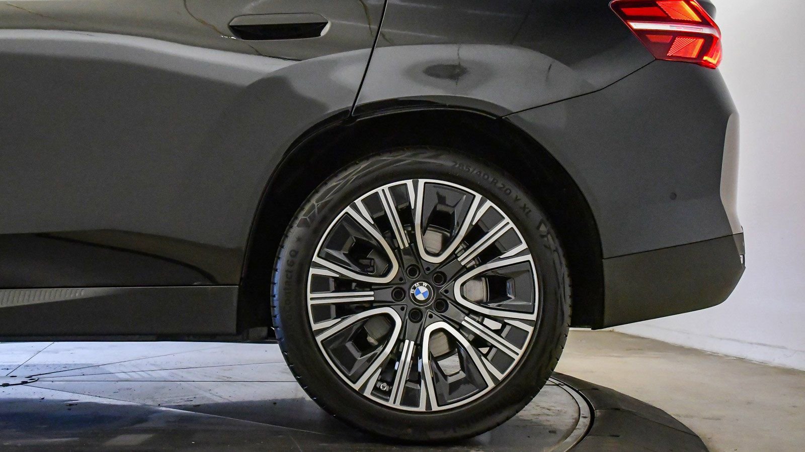 Used 2025 BMW X3 xDrive30i w/ Convenience Package image 11