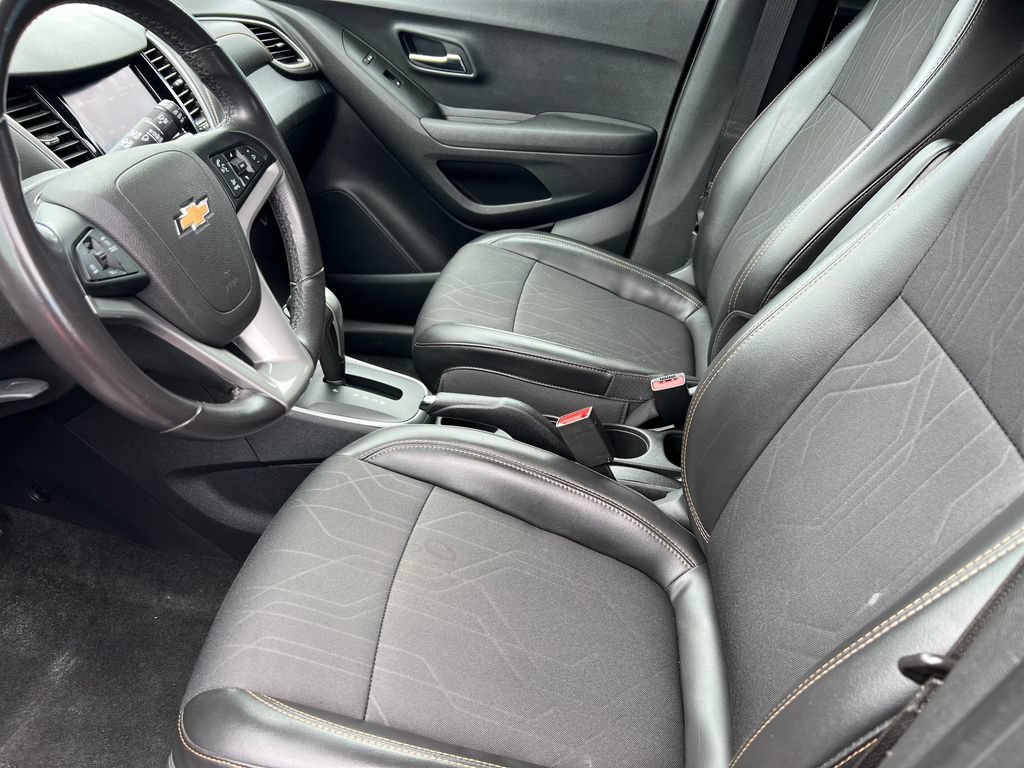Used 2020 Chevrolet Trax LT w/ Driver Confidence Package FWD image 11
