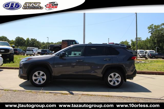 Used 2024 Toyota RAV4 LE FWD image 4