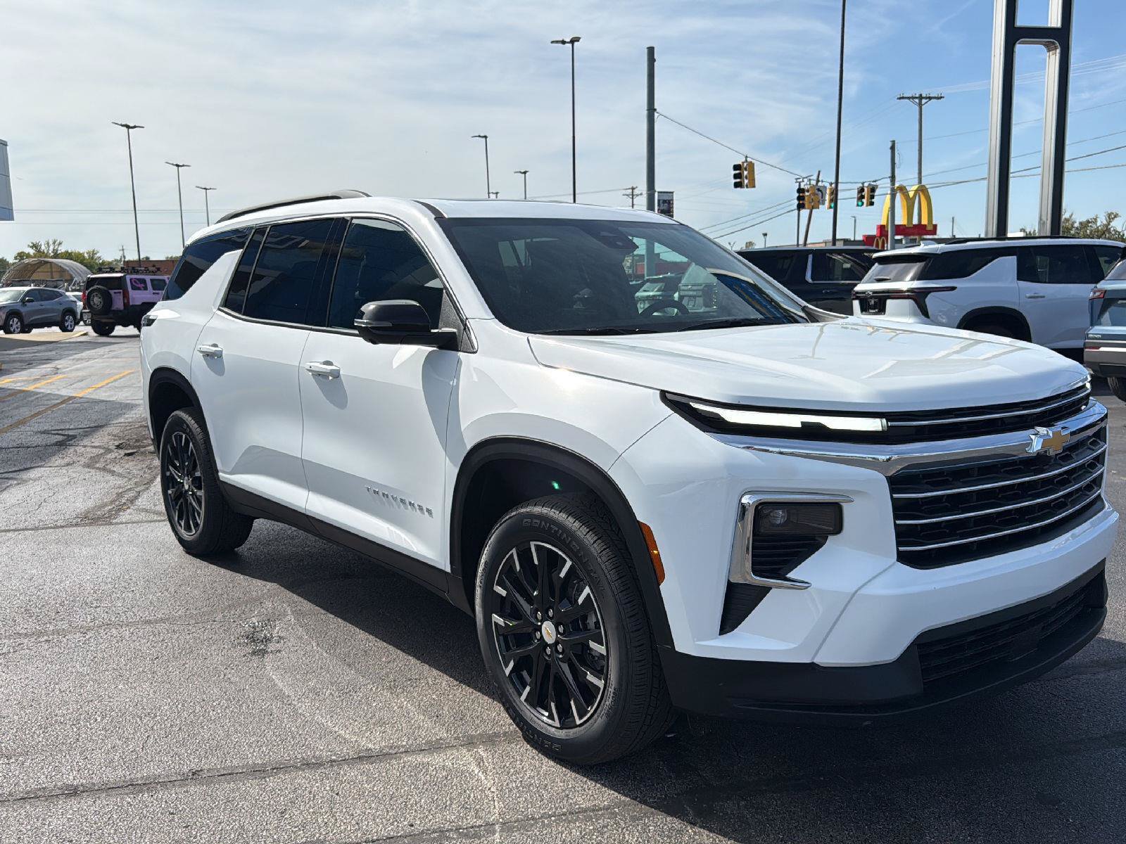 New 2026 Chevrolet Traverse LT w/ Sun and Wheel Package AWD/4WD image 7