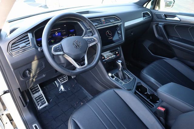 Used 2023 Volkswagen Tiguan SE R-Line image 9