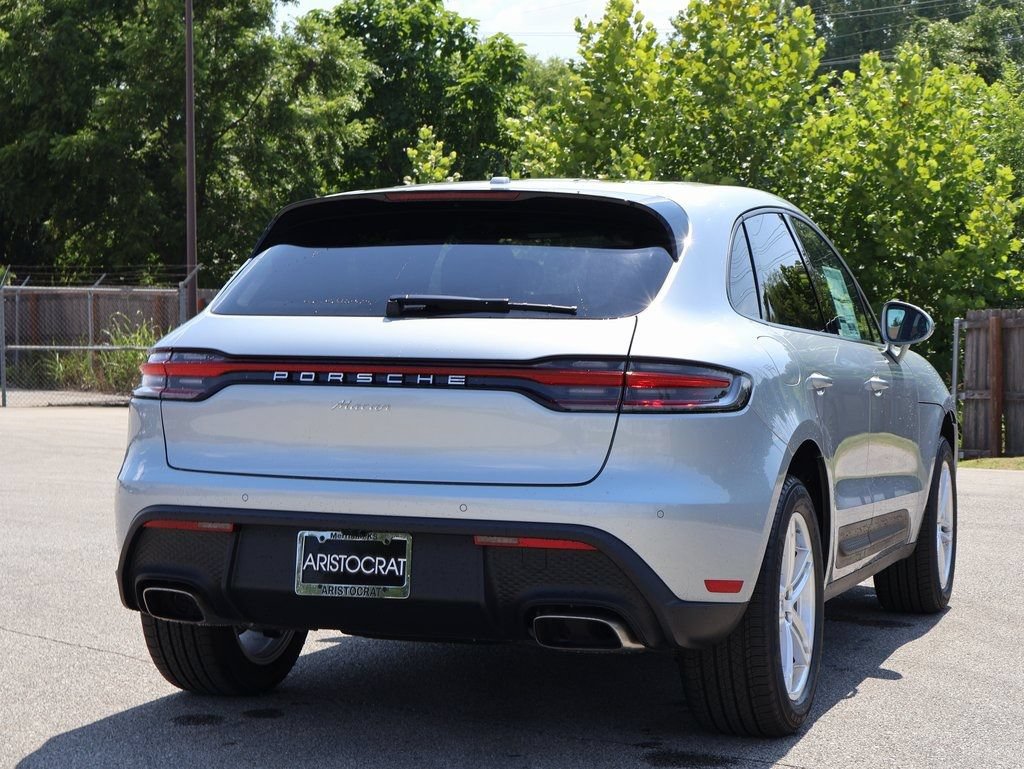 Certified 2025 Porsche Macan AWD/4WD image 8