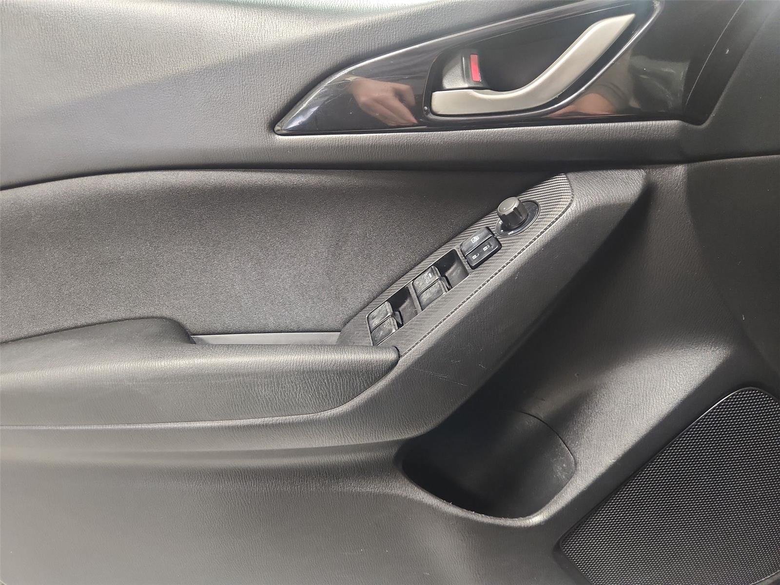 Used 2016 MAZDA MAZDA3 i Sport FWD image 20
