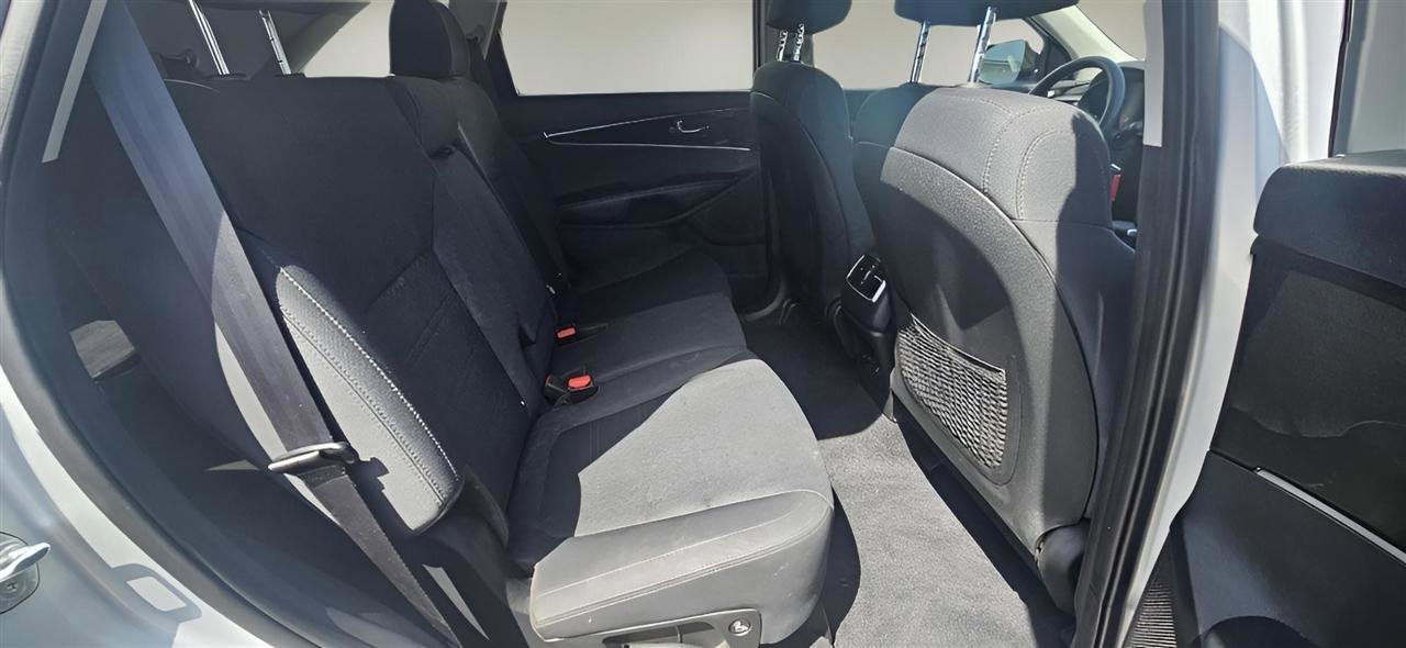 Used 2020 Kia Sorento LX AWD/4WD image 25