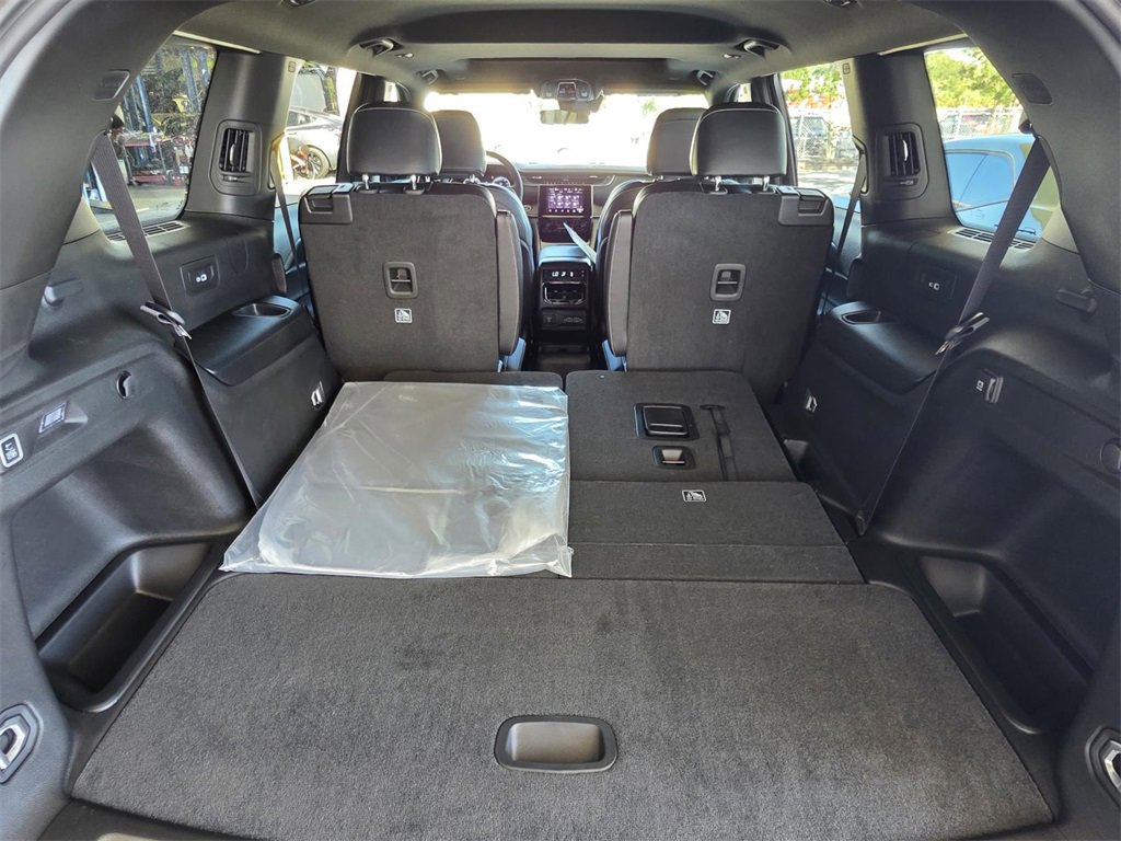 New 2025 Jeep Grand Cherokee L Altitude image 12