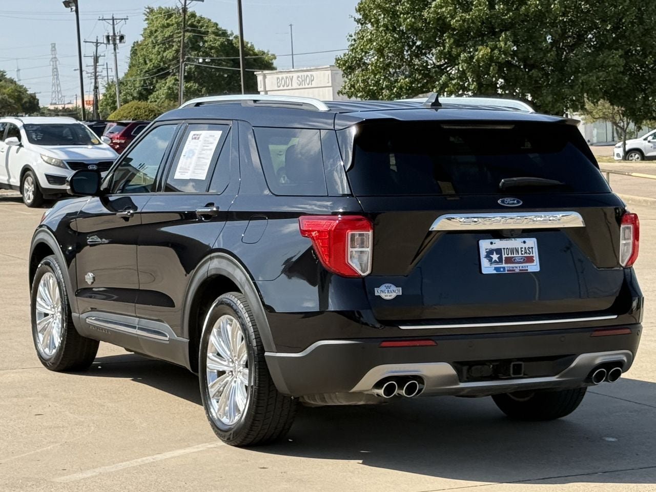 Used 2021 Ford Explorer King Ranch w/ Premium Technology Package RWD image 5