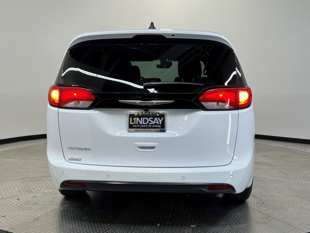 New 2026 Chrysler Voyager LX image 4