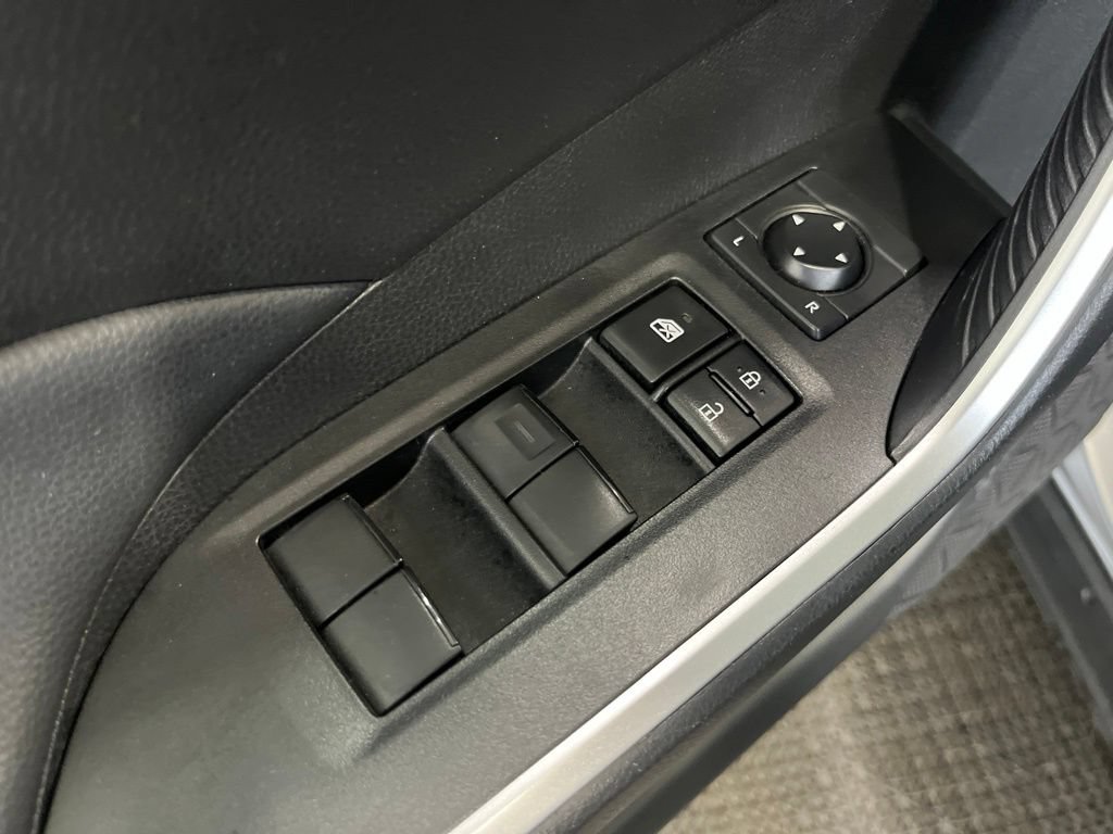 Used 2024 Toyota RAV4 LE AWD/4WD image 4