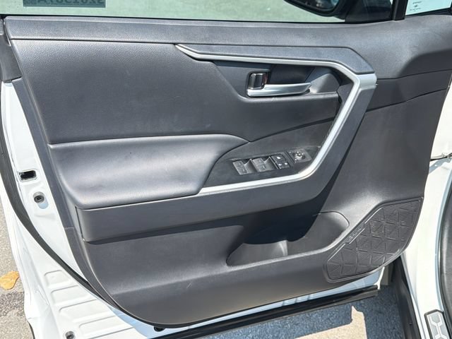 Used 2025 Toyota RAV4 XLE AWD/4WD image 16