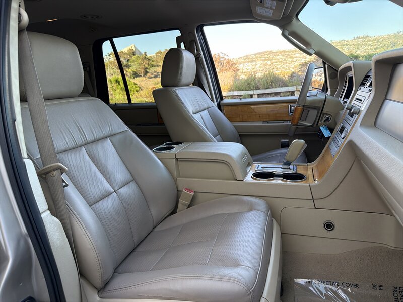 Used 2008 Lincoln Navigator 2WD image 16