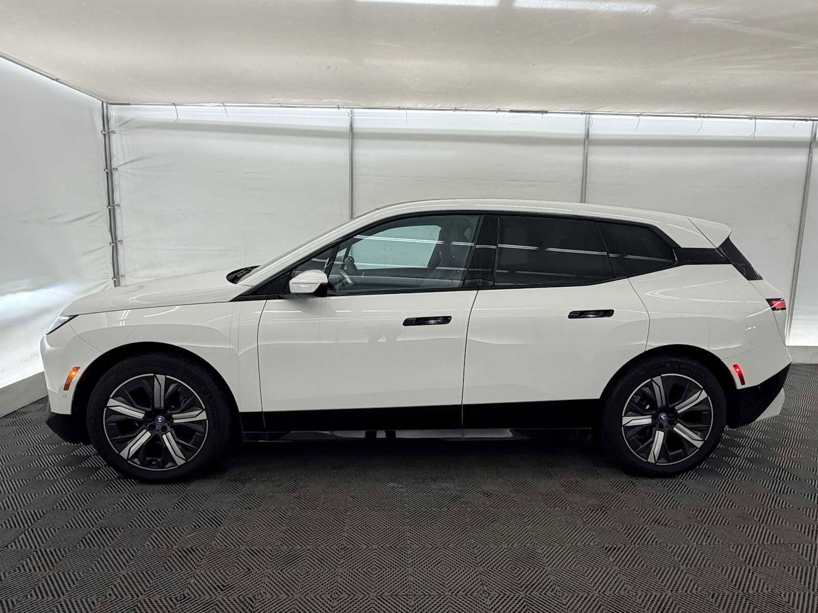 Used 2023 BMW iX xDrive50 w/ Sport Package image 3