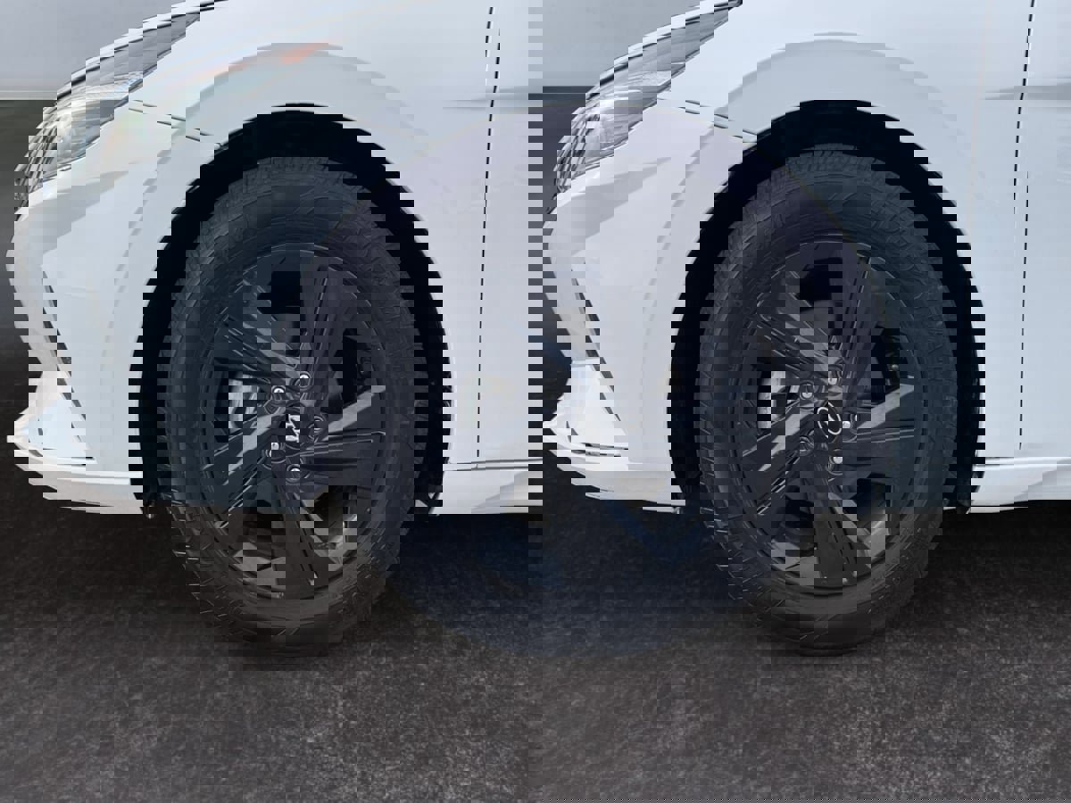 Used 2023 Hyundai Elantra Blue FWD image 9