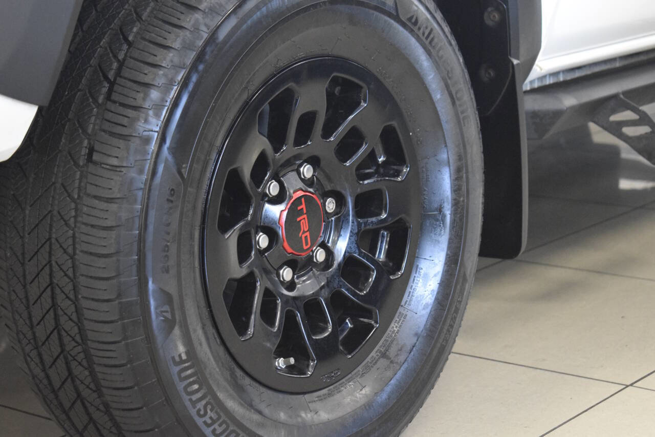 Used 2017 Toyota Tacoma TRD Pro AWD/4WD image 28
