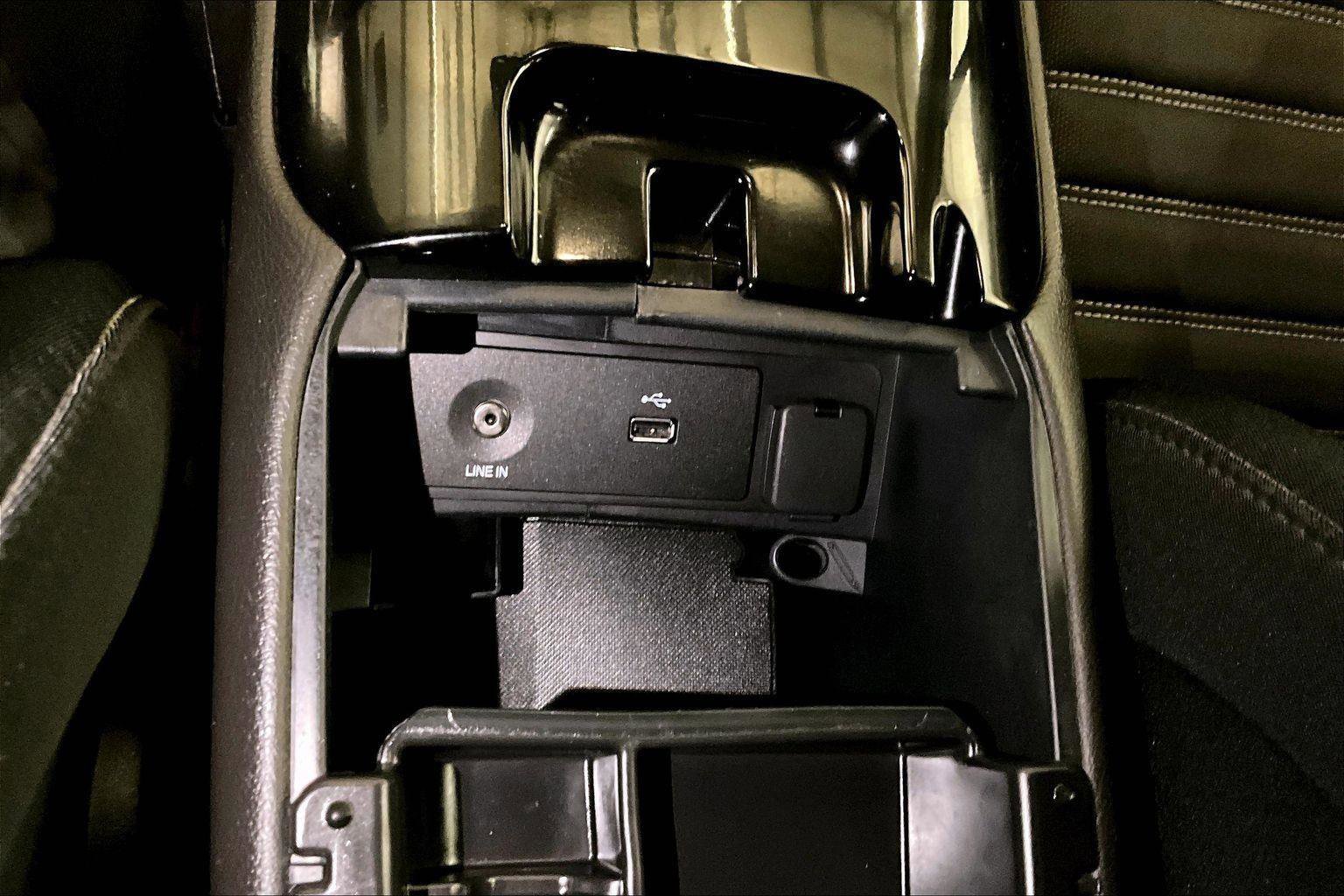 Used 2015 Ford Fusion SE image 32