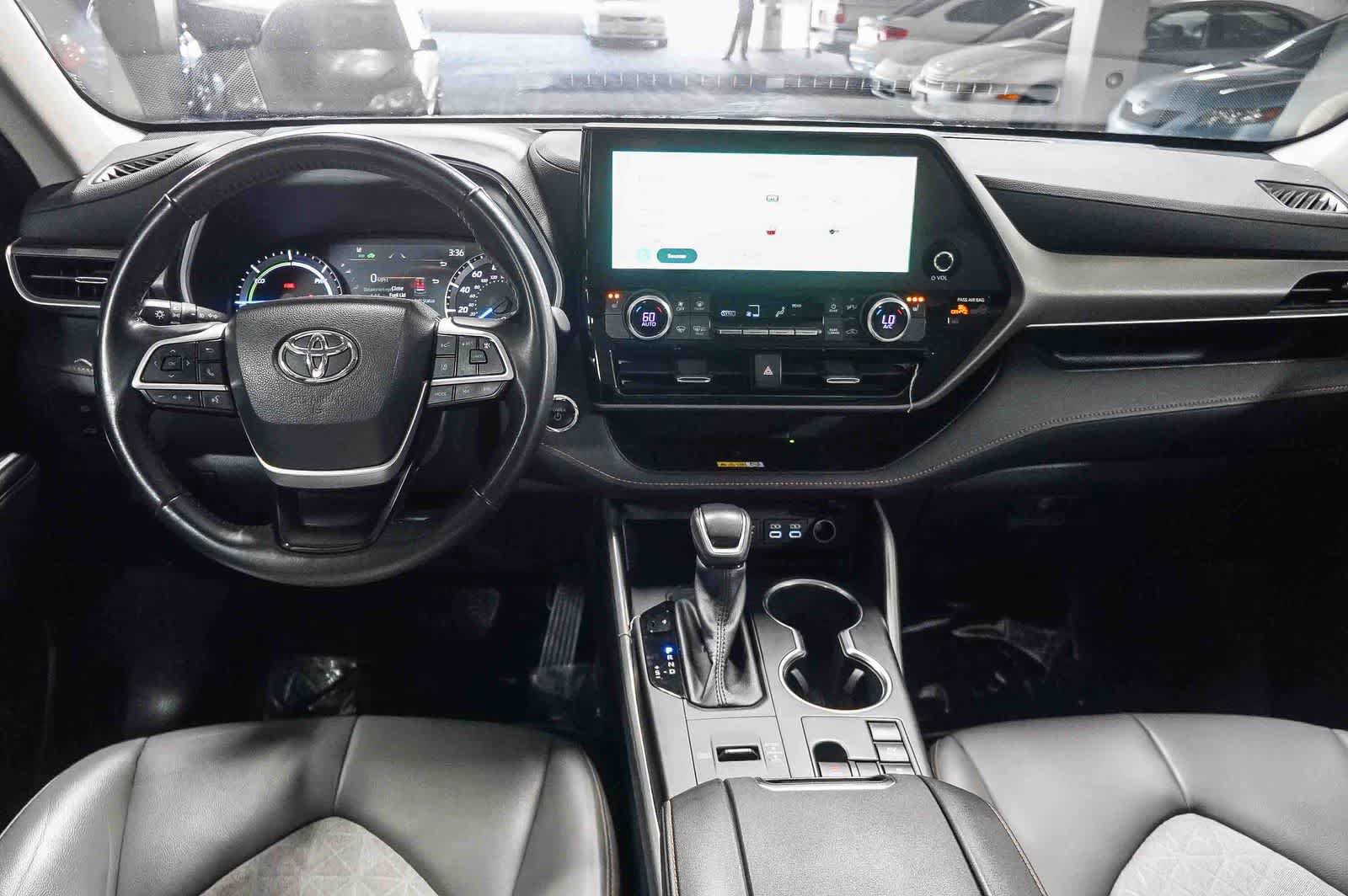 Used 2023 Toyota Highlander Bronze Edition FWD image 6