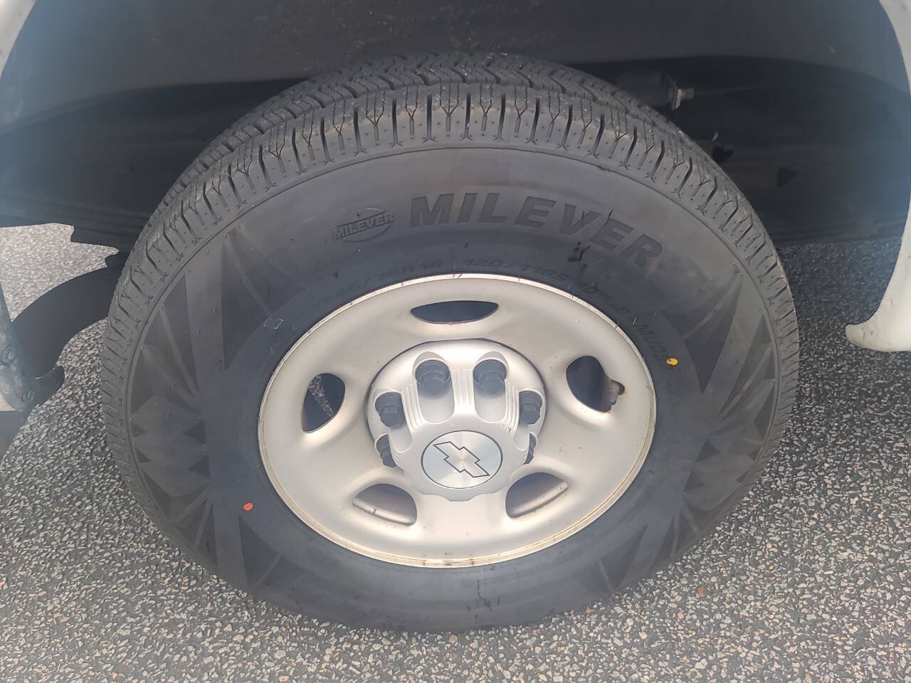 Used 2018 Chevrolet Express 2500 RWD image 8