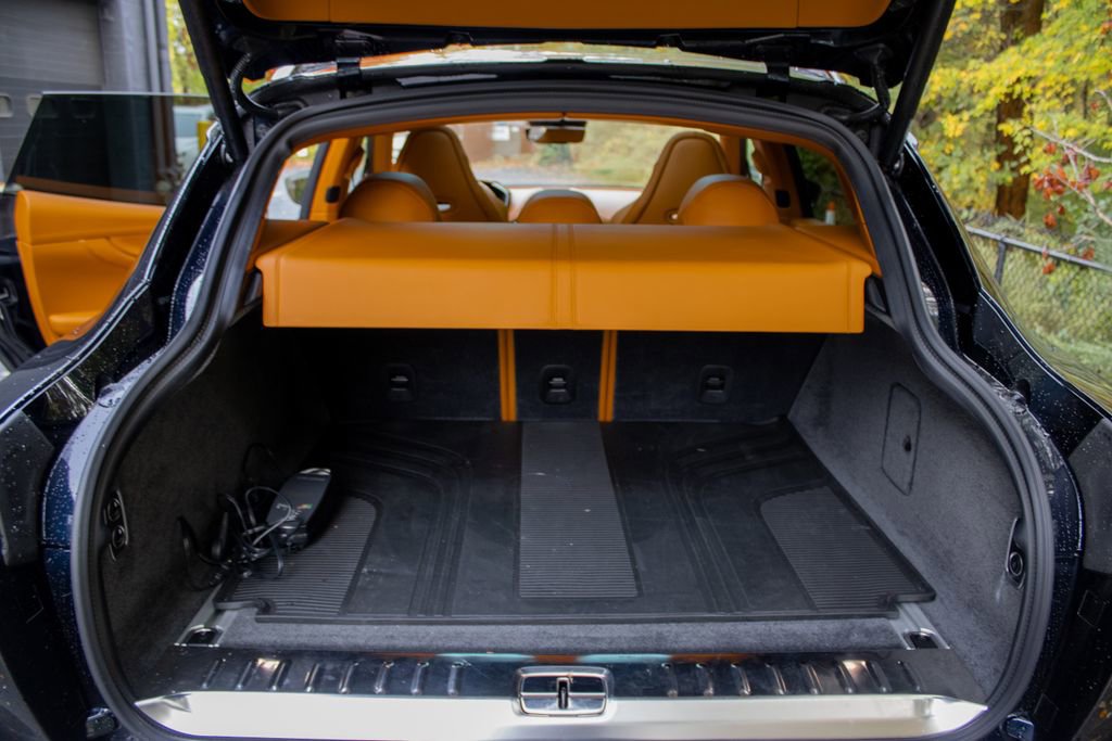 Used 2025 Aston Martin DBX 707 image 23