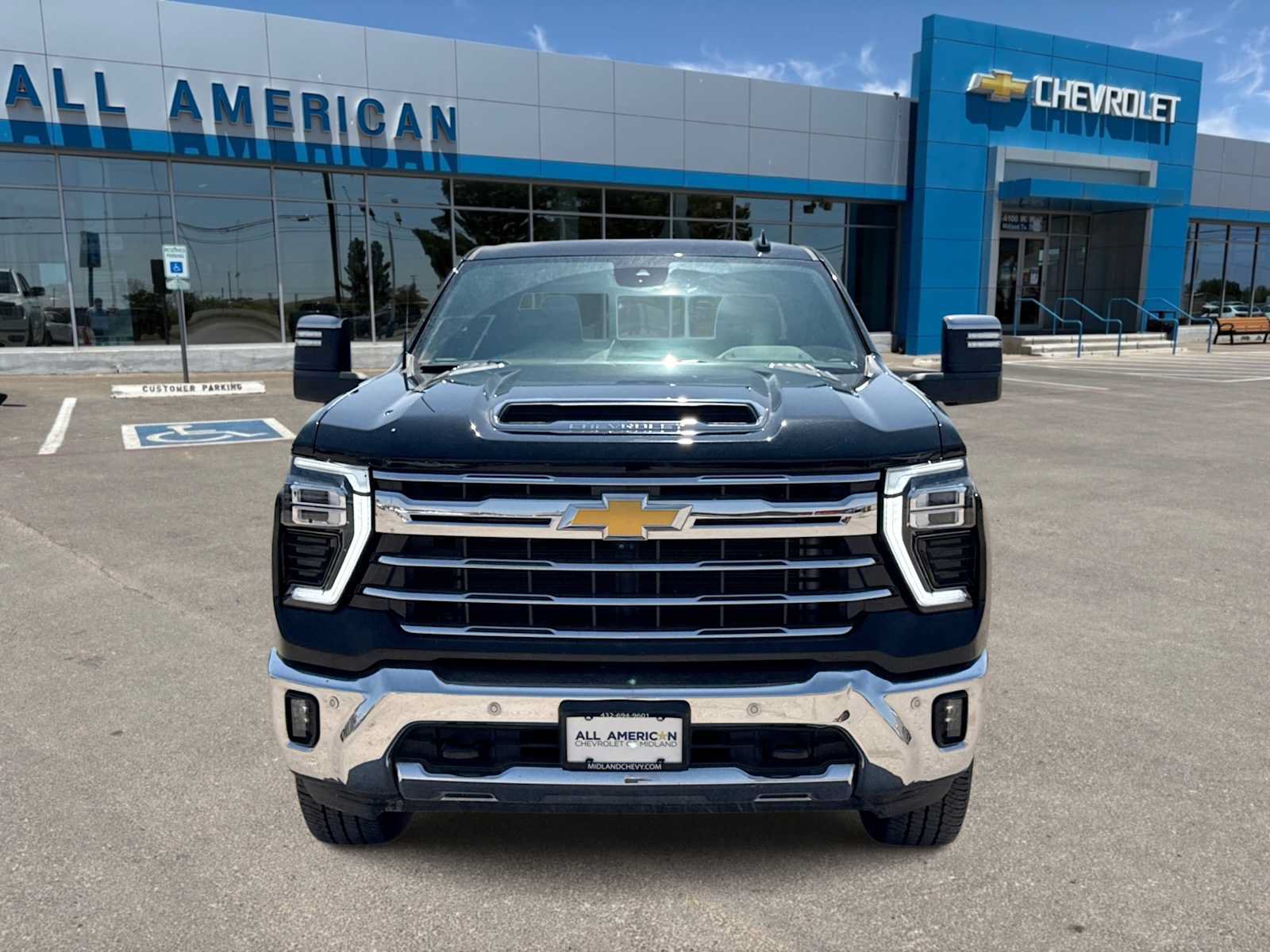 Used 2024 Chevrolet Silverado 3500 LTZ w/ LTZ Convenience Package AWD/4WD image 3