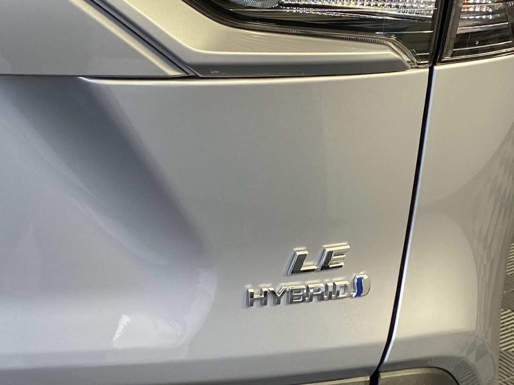 Used 2024 Toyota RAV4 LE AWD/4WD image 8