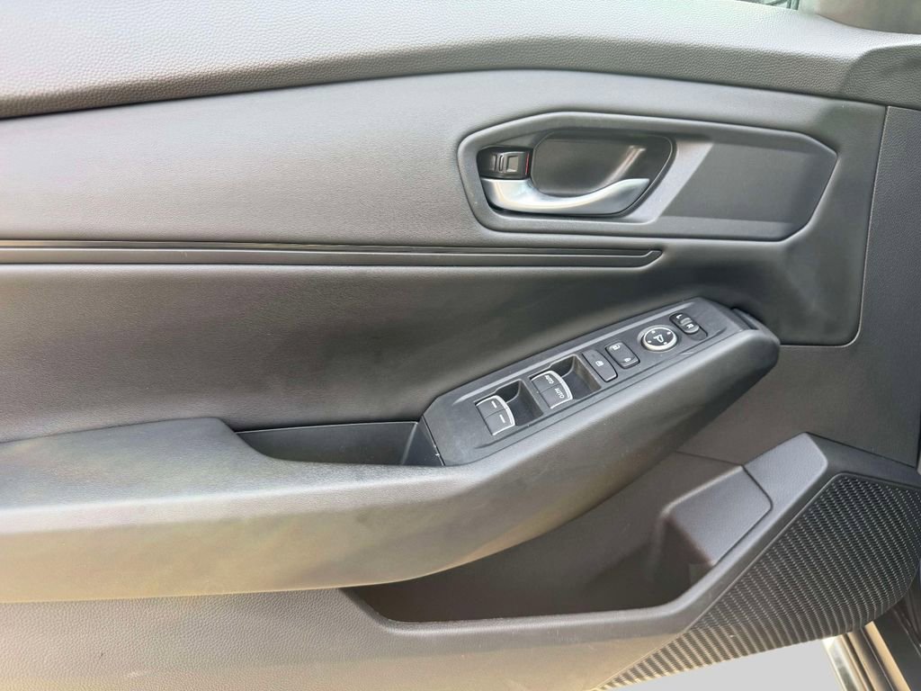 Used 2025 Honda Accord SE image 15