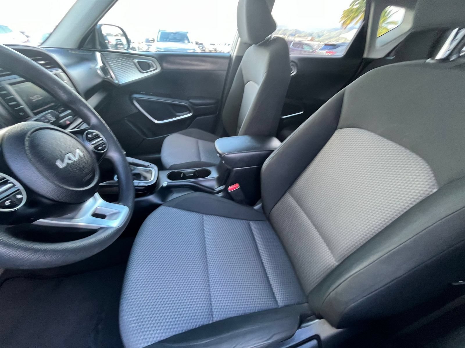 Used 2025 Kia Soul LX w/ LX Technology Package FWD image 24
