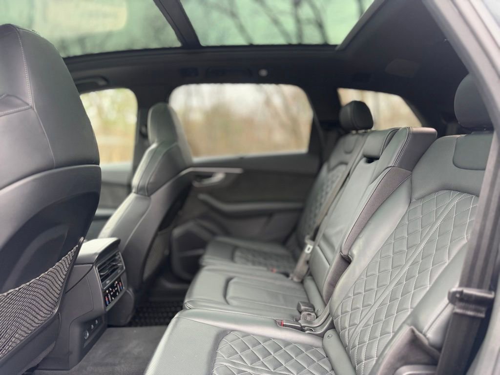 Used 2022 Audi SQ7 Premium Plus AWD/4WD image 25