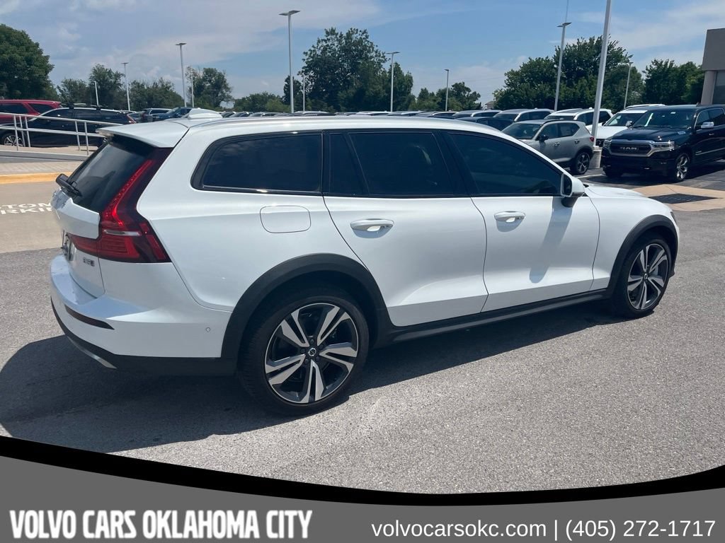 Certified 2026 Volvo V60 B5 Cross Country Plus w/ Climate Package AWD/4WD image 5