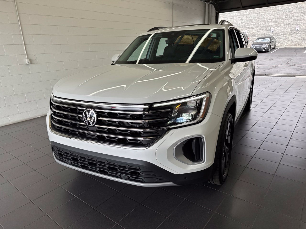 Used 2026 Volkswagen Atlas SE FWD image 3