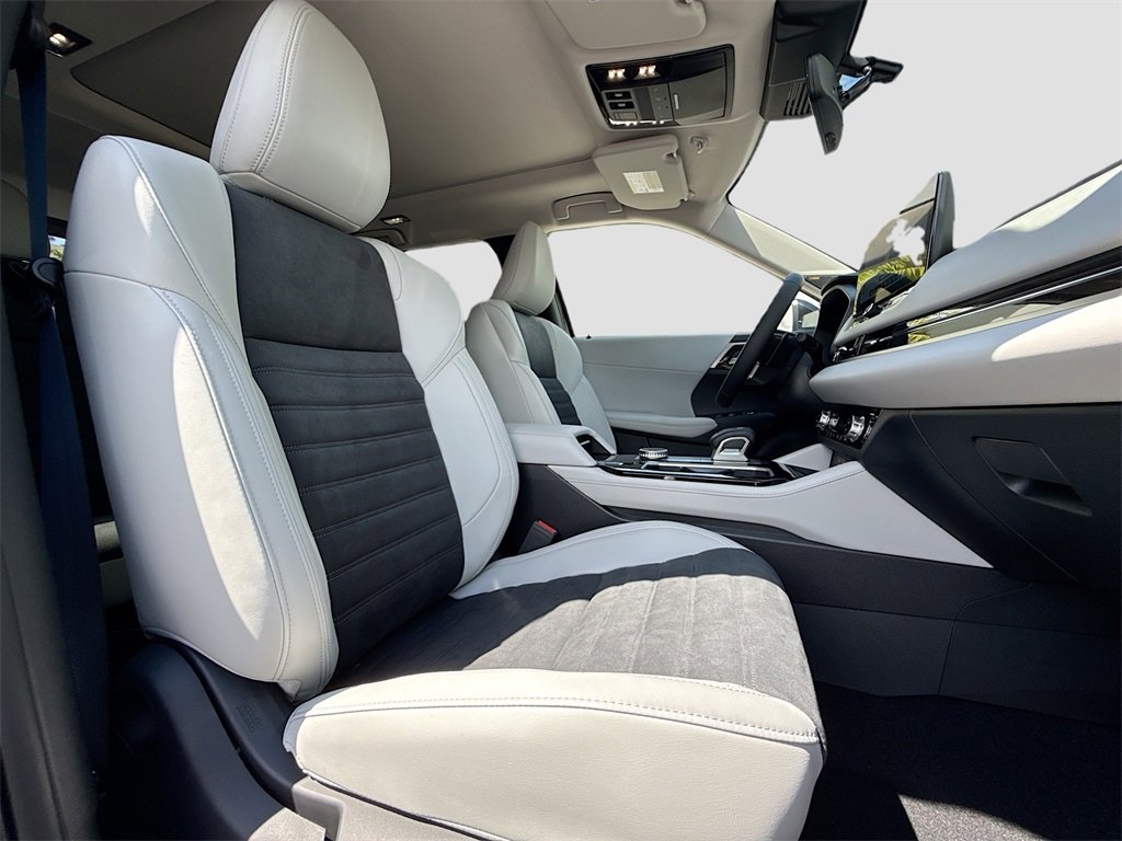 New 2025 Mitsubishi Outlander SE image 31
