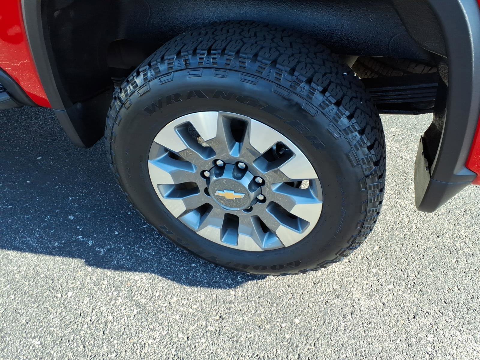 Used 2024 Chevrolet Silverado 2500 Custom w/ Custom Value Package image 7