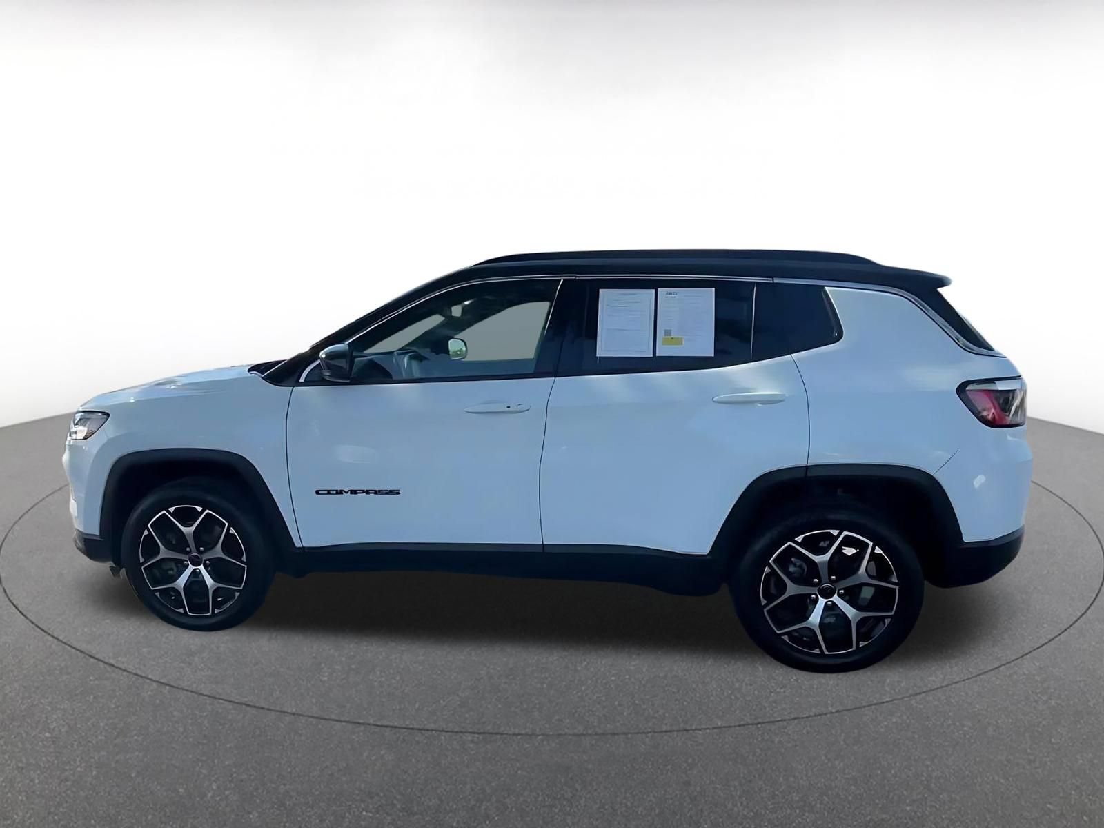 Used 2025 Jeep Compass Limited AWD/4WD image 9