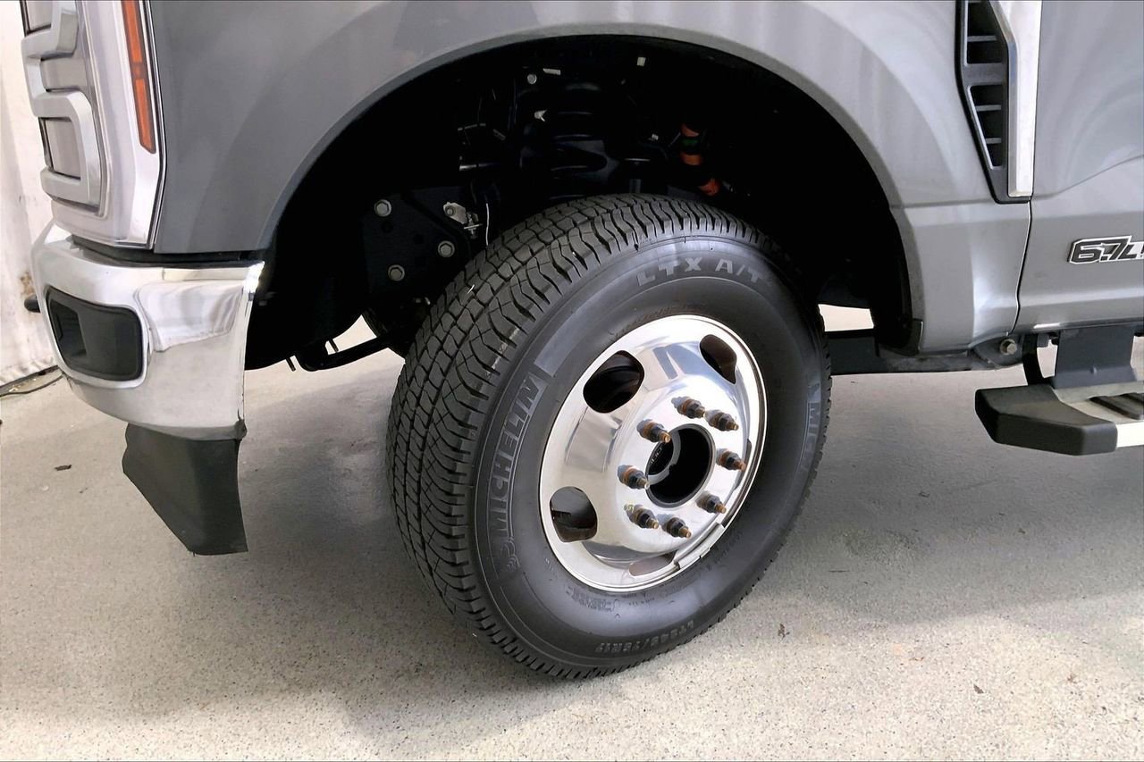 Used 2025 Ford F350 Lariat image 20