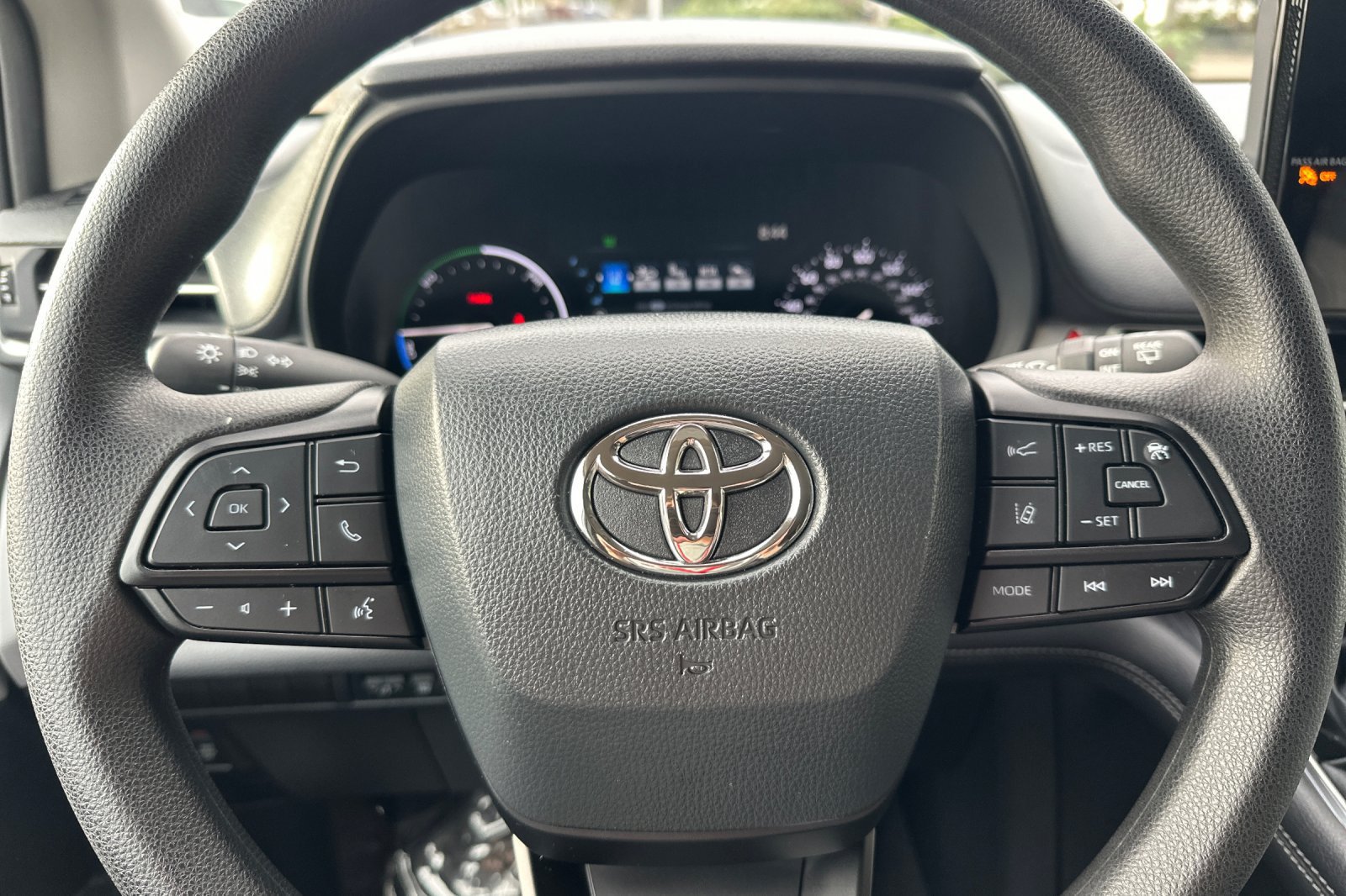 Certified 2026 Toyota Sienna LE FWD image 35