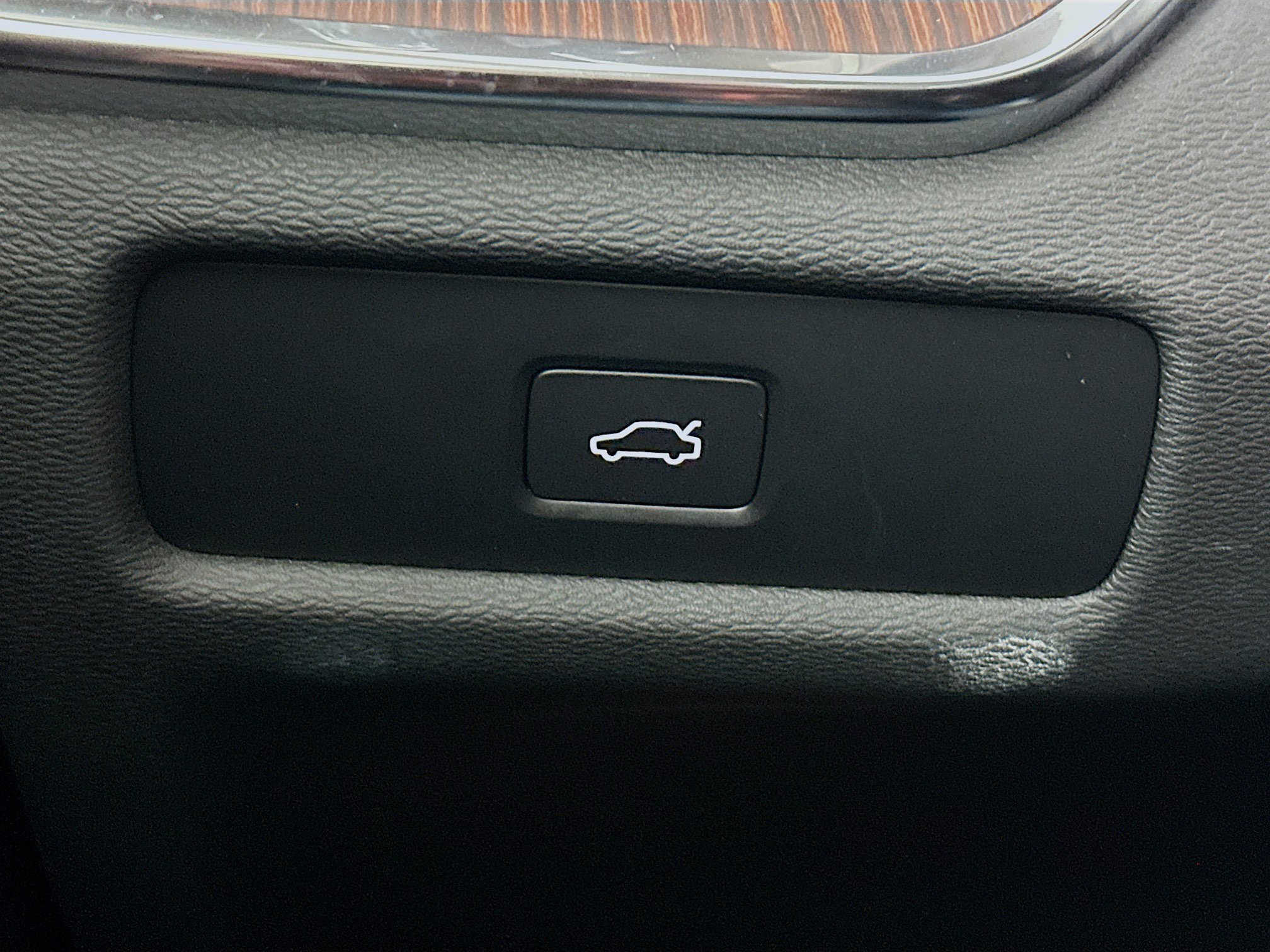 Used 2025 Volvo S60 B5 Plus image 17