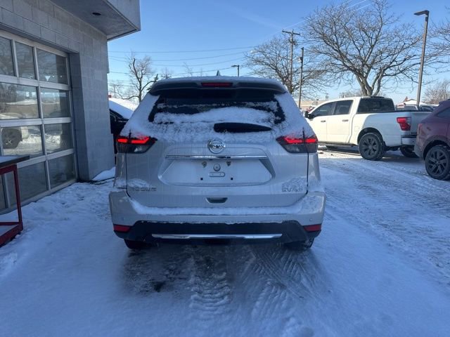 Used 2020 Nissan Rogue SV image 3