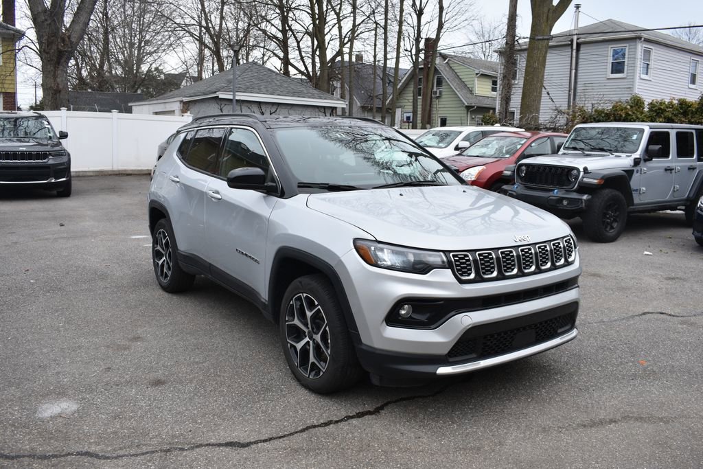 Used 2025 Jeep Compass Limited image 4