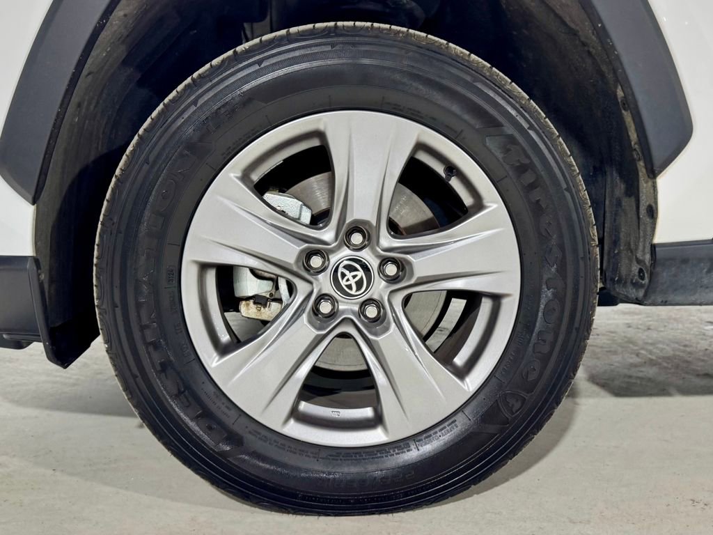 Used 2024 Toyota RAV4 LE image 29
