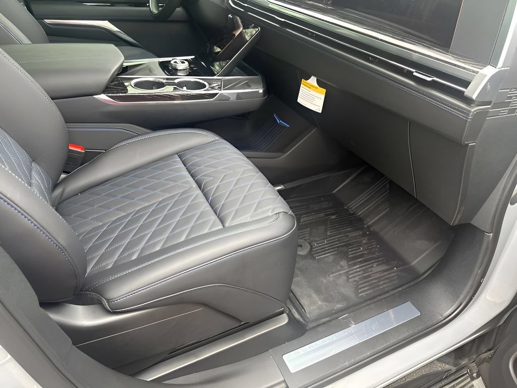 New 2026 Cadillac Escalade IQ Luxury 1 w/ LPO, Floor Liner Package AWD/4WD image 23