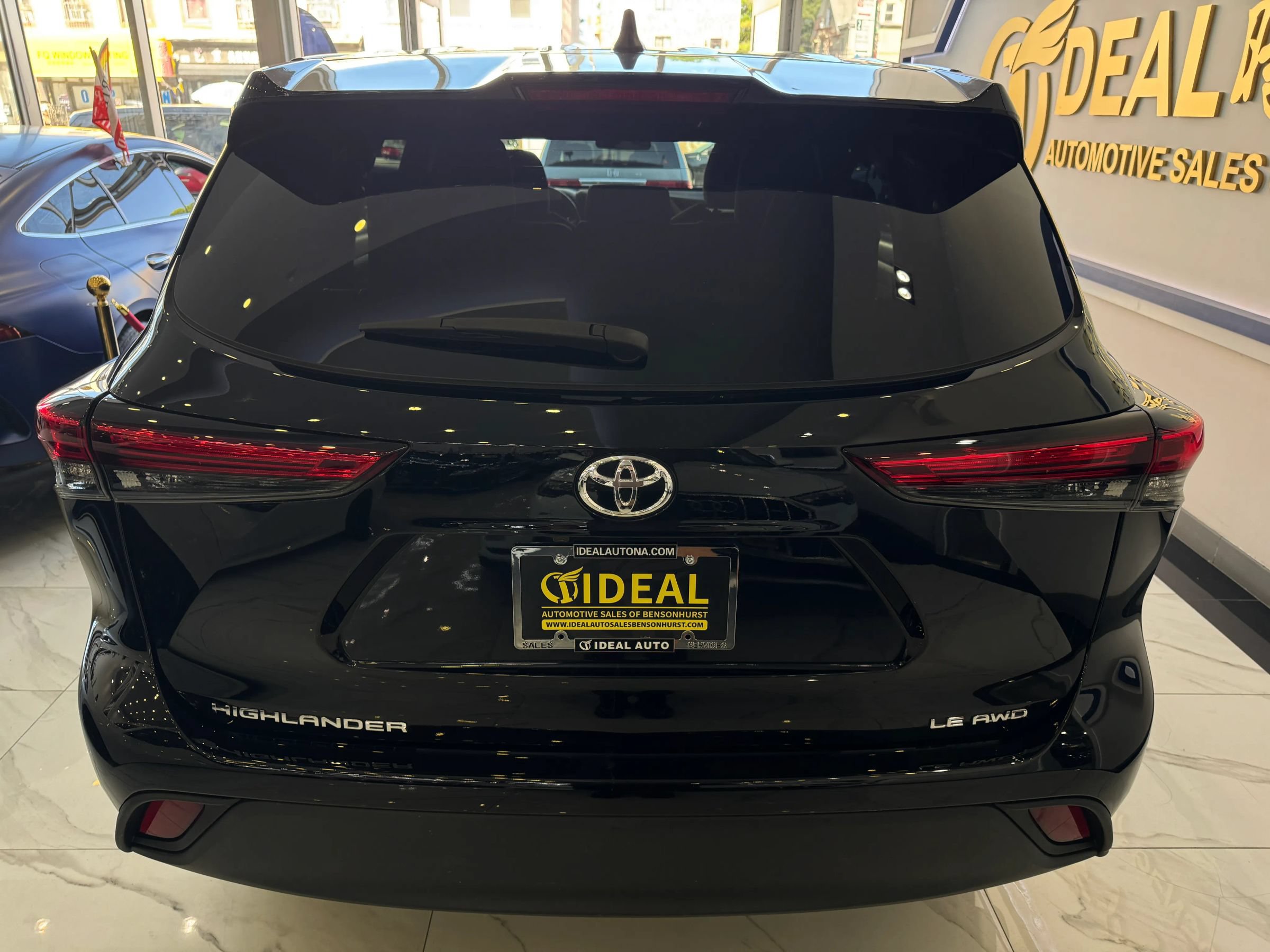 Used 2023 Toyota Highlander LE AWD/4WD image 6