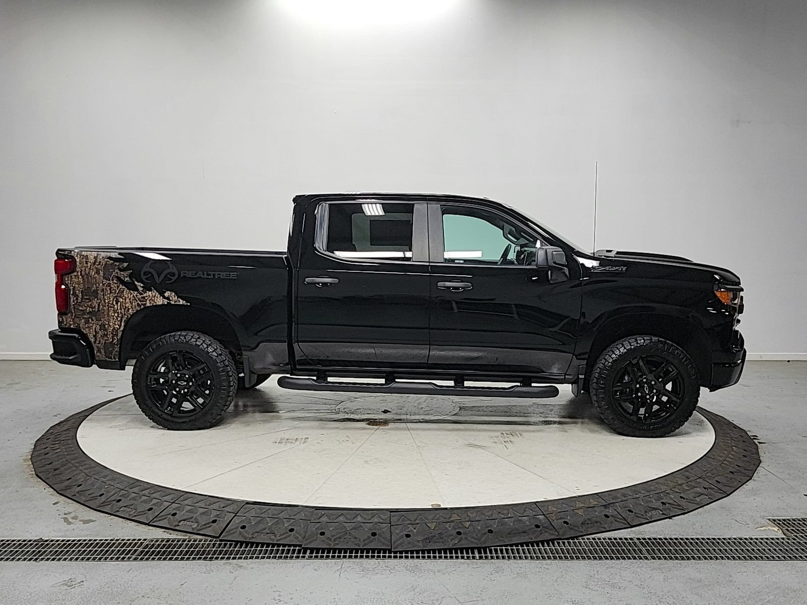 Used 2024 Chevrolet Silverado 1500 Custom Trail Boss w/ Realtree Special Edition AWD/4WD image 8