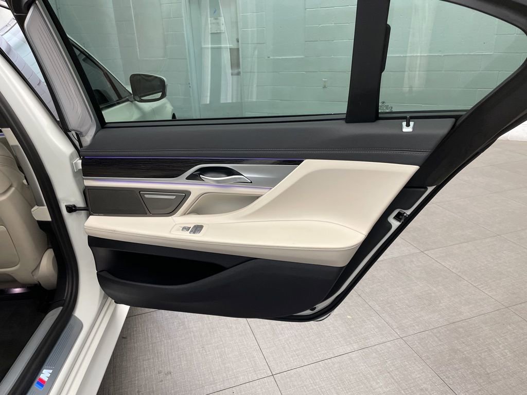 Used 2021 BMW 740i w/ M Sport Package RWD image 30