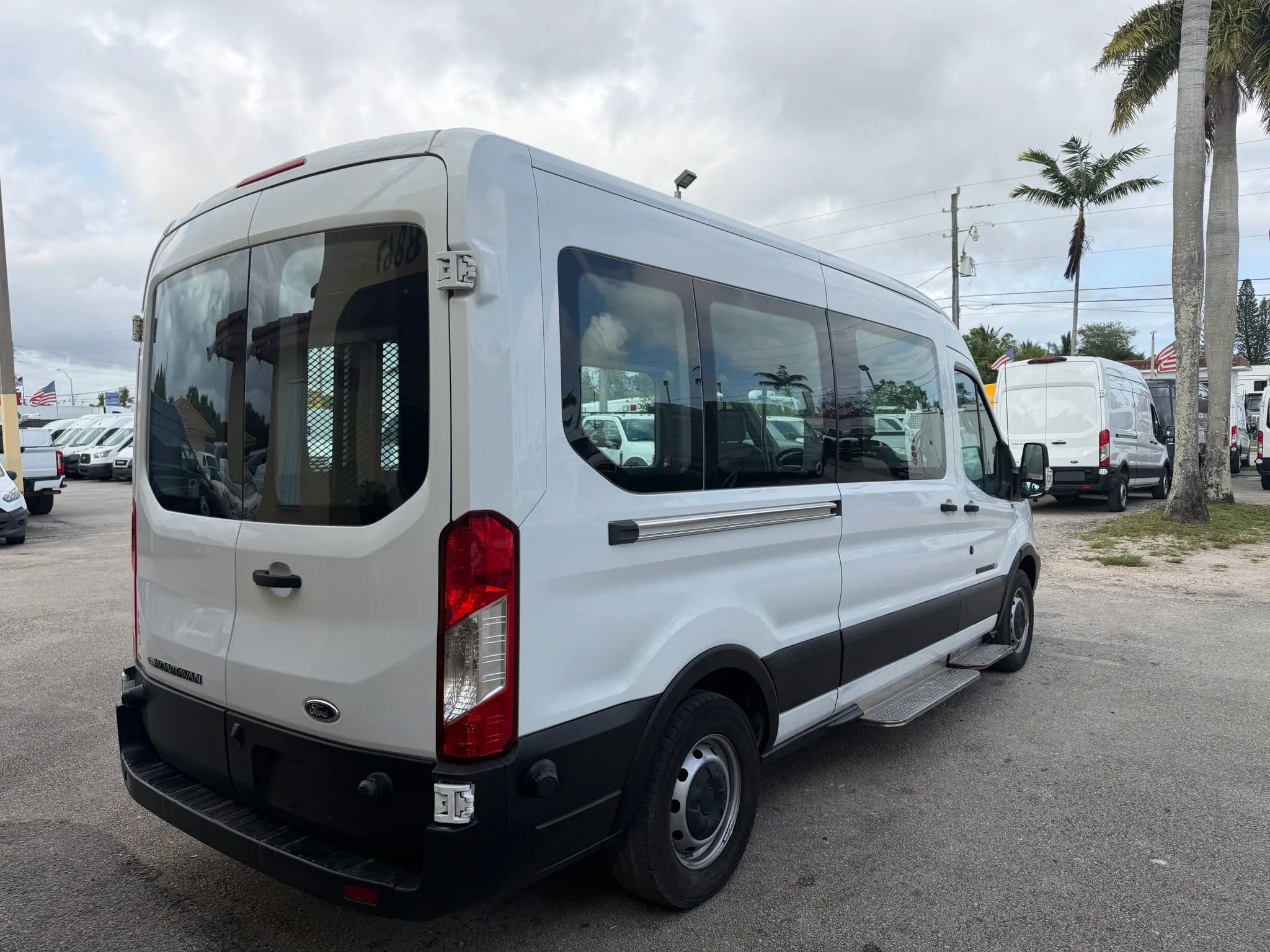 Used 2017 Ford Transit 350 XL RWD image 7