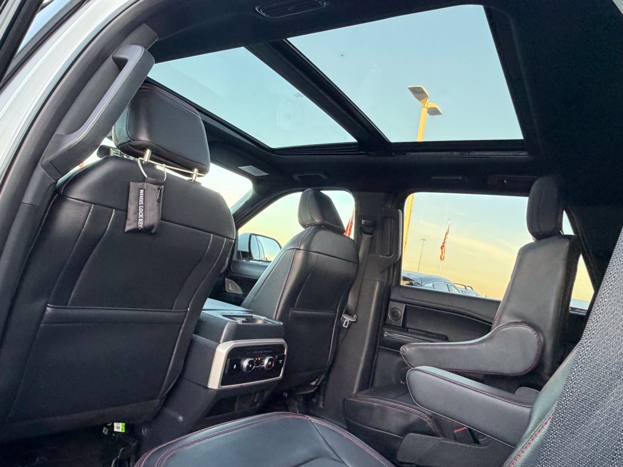 Used 2022 Ford Expedition Limited RWD image 38
