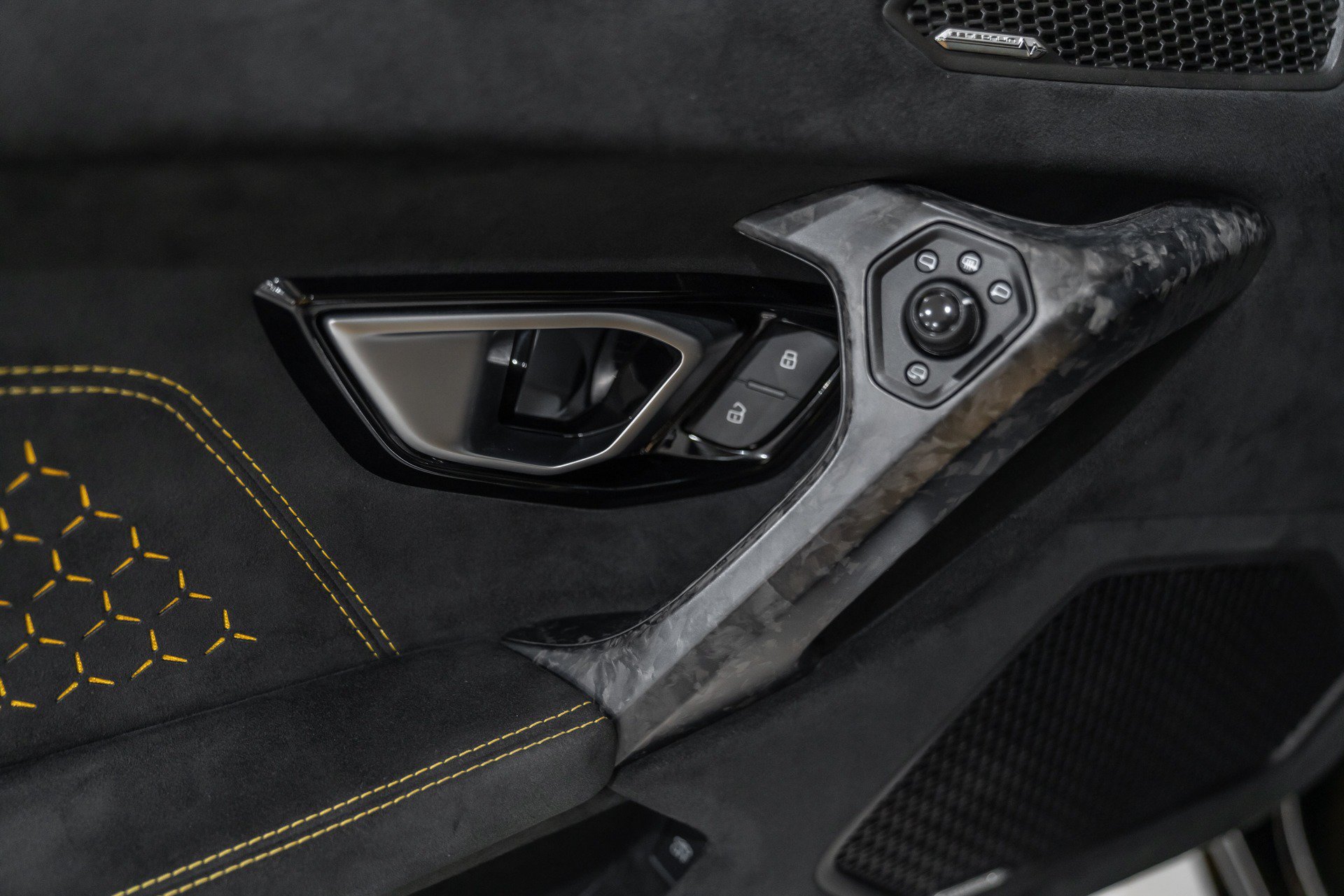 Used 2018 Lamborghini Huracan Performante AWD/4WD image 23