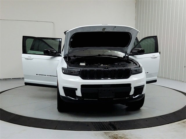 Used 2025 Jeep Grand Cherokee L Altitude image 10