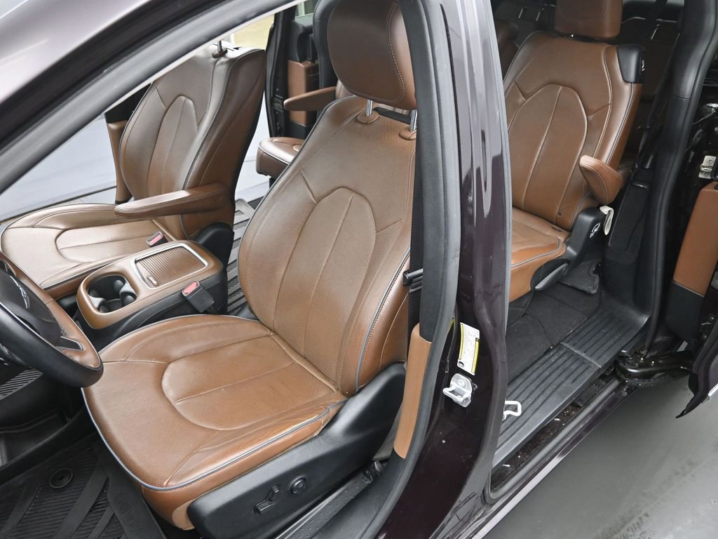 Used 2018 Chrysler Pacifica Limited image 11