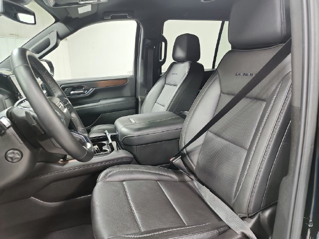 Used 2025 GMC Yukon Denali AWD/4WD image 19