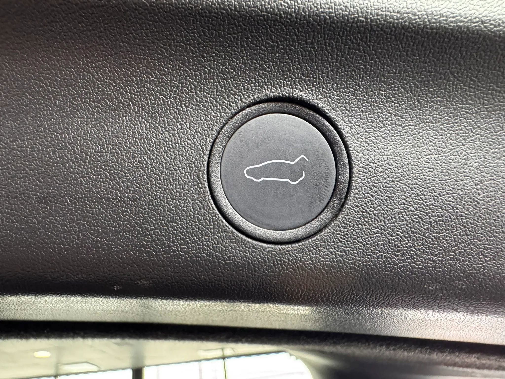 Used 2022 Tesla Model Y Long Range image 23