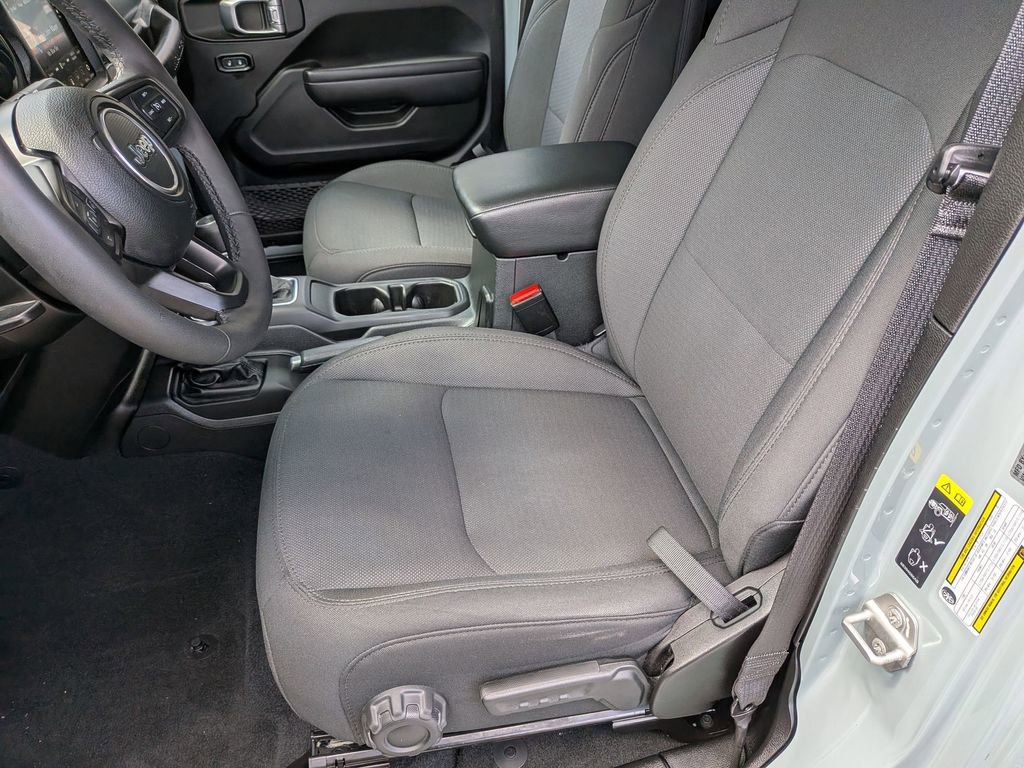 Used 2023 Jeep Wrangler Unlimited w/ Cold Weather Group AWD/4WD image 22