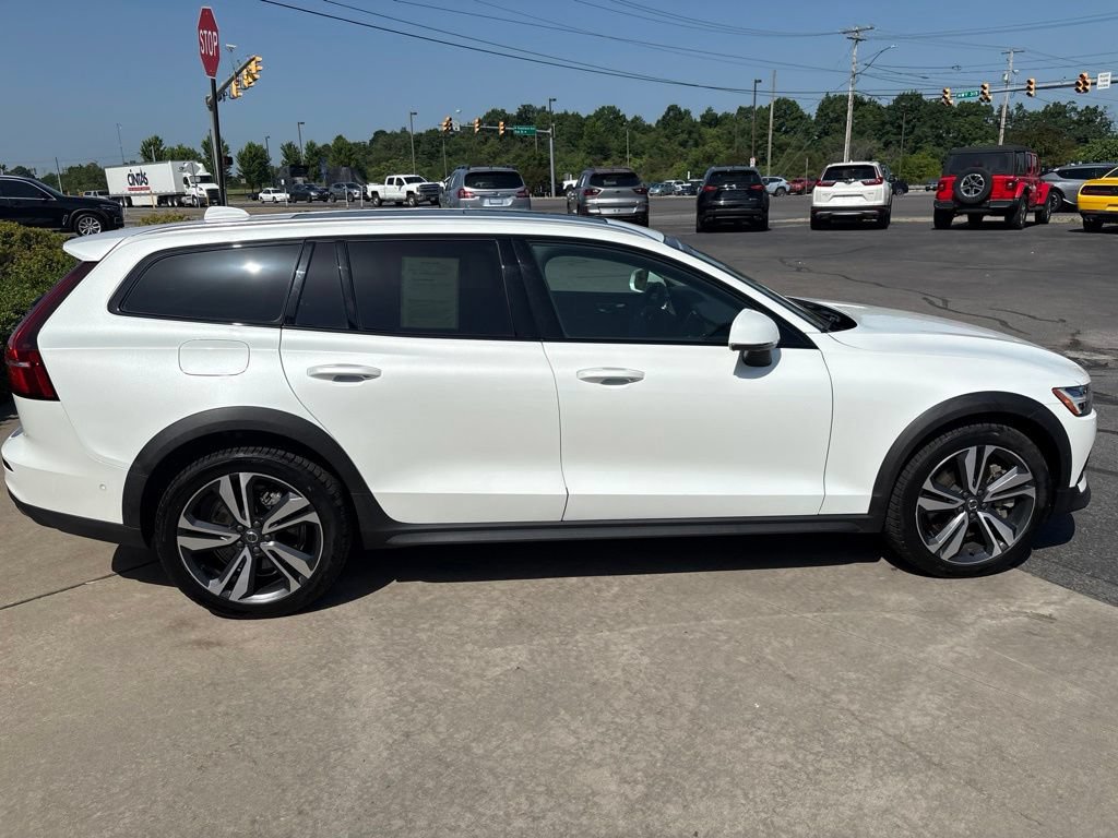 Certified 2024 Volvo V60 B5 Cross Country Plus w/ Protection Package Premier AWD/4WD image 5